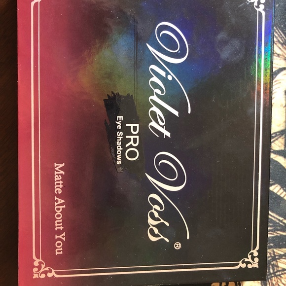 Violet Voss eyeshadow palette - Picture 2 of 4